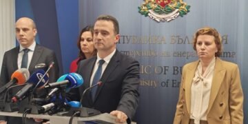 Потребителите, останали без електрозахранване през коледните празници, ще получат компенсациите си от държавата до края на февруари