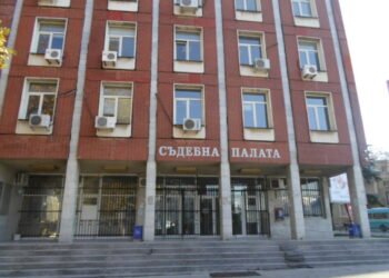 Трагедия в Плевен! Прокуратурата разследва смъртта на 14-годишно момче, паднало от жилищна сграда