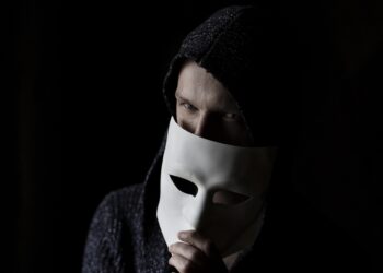 Задържаха извратеняк, събирал информация за 15-годишно момиче с цел създаване на порнографски материали