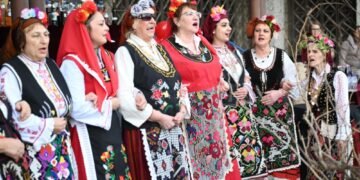 Девненци празнуваха Трифон Зарезан и мериха майсторството си в конкурс за домашно вино