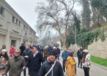 Варненци отново на протест срещу колите и строителството в Морската градина и Крайбрежната алея (ВИДЕО)