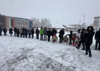 Дългопол се поклони пред паметта на Апостола за свободата Васил Левски (СНИМКИ)