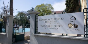 Възпитаниците на Търговската гимназия във Варна жънат успех след успех