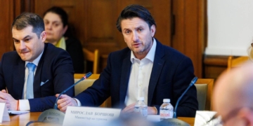 Министърът на туризма представи приоритетите за развитие на сектора пред парламентарната комисия по туризъм