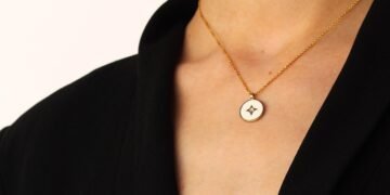 Маскирани мъже нахлуха в заложна къща в Долни чифлик! След заплаха с нож, задигнаха златен синджир от врата на собственичката!