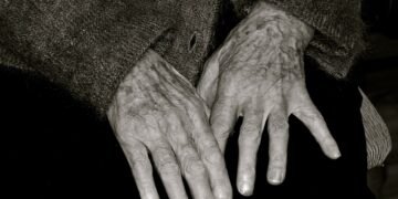 Задържаха 30-годишен след пореден побой над баба му и отправени закани за убийство