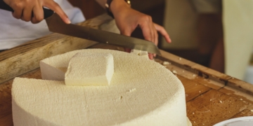 МЗХ предлага да се ограничи водното съдържание в продуктите, които по Наредбата се етикетират като “саламурено сирене с повишено водно съдържание”