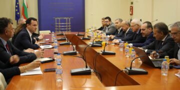 Започва работа по изготвяне на автоматизиран механизъм за компенсиране на фирмите заради високите цени на електроенергията