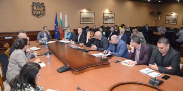 Започна демонтажът на нерегламентирано поставени рекламни елементи в район „Одесос“