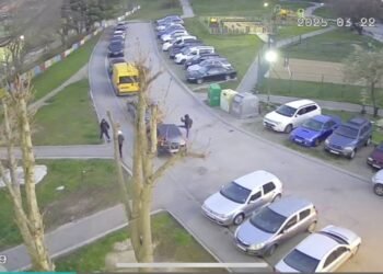 Вандали обикалят от рано сутринта във “Владиславово”, за да чупят огледала на автомобили (ВИДЕО)