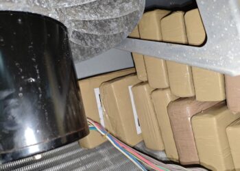 Митнически служители откриха над 40.8 кг кокаин за 19 млн. лева в морски контейнер с банани (ВИДЕО/СНИМКИ)