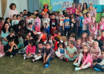 Спектакълът „Цветна палитра” на театрална трупа „Трик-Трак”продължи своето пътешествие сред малчуганите и през март