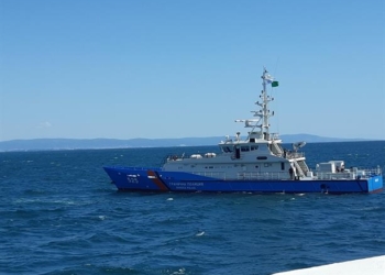 Граничният полицейски кораб „ Обзор“ участва в операция по спасяване на двама чужденци в Черно море