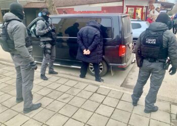 Задържаха двама българи и чужденец за изнудване, при което са нанесени щети в размер на над 150 000 лева