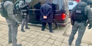 Задържаха двама българи и чужденец за изнудване, при което са нанесени щети в размер на над 150 000 лева