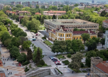 В Шумен глобяват за съхраняване на дърва, стари МПС, техника и инертни материали по тротоарите