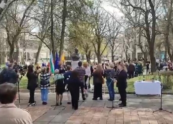В Нови пазар беше открит бюст-паметник на големия треньор Иван Абаджиев (ВИДЕО)