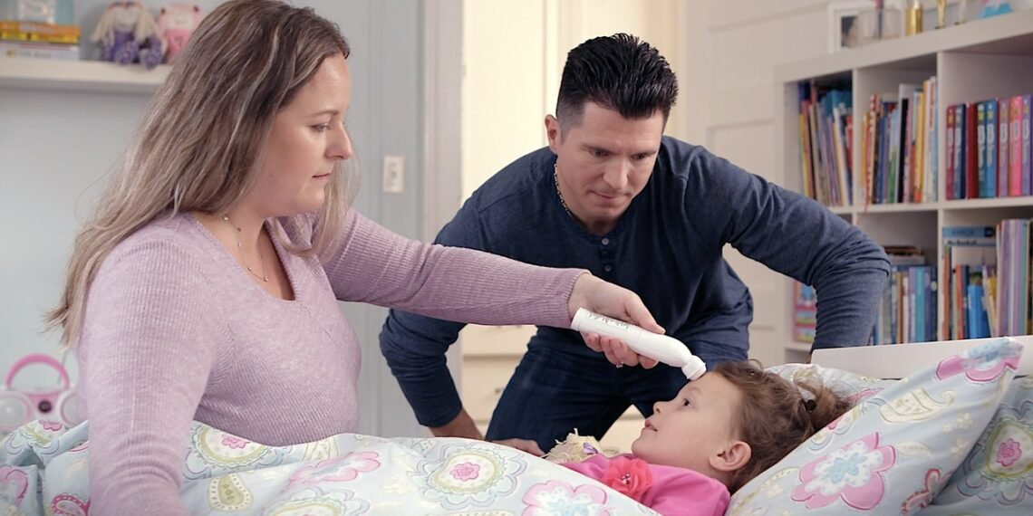 Дете на преглед при лекар за грип във Варна през февруари 2026 г.