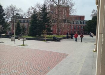 Труп на мъж шокира минувачи в центъра на Варна