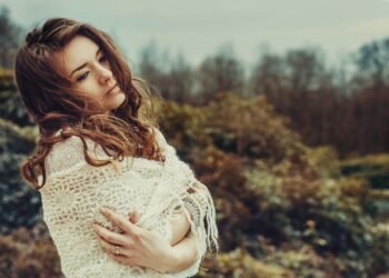 Млада жена издирва сестра си, която не познава! Казва се Елена и живее във Варна!