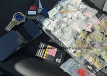 Полицаи откриха и иззеха флакони с райски газ, фалшиви банкноти и наркотици