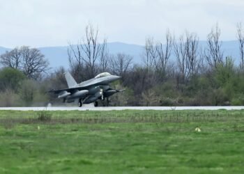 Първият български F-16 Block 70 кацна на родна земя (СНИМКИ)