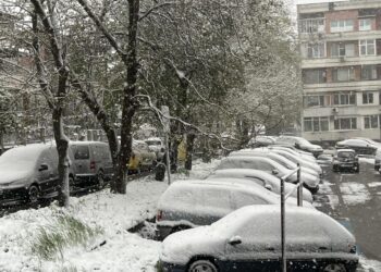 Снегът не подмина и Варна, шофирайте внимателно!