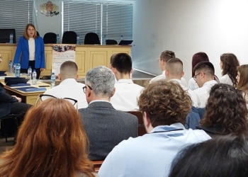 Дебати на правна тема за ученици проведе Районен съд – Варна по повод Деня на Конституцията