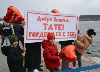 Варна посрещна НИК 421 „Св. Св. Кирил и Методий“ при завръщането му от третото пътуване до Антарктида (СНИМКИ)
