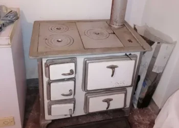 Търсят кой да демонтира печките на дърва в Шумен