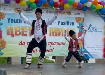 Фолклорният фестивал “Цветно ми е!”: Прелест и вълшебна енергия под открито небе във Варна (ВИДЕО/СНИМКИ)