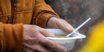 120 души в неравностойно положение от Долни чифлик получават топъл обяд в работните дни от седмицата