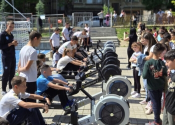 Поредното издание на гребния тренажор „Млад гребец“ тази година се проведе в двора на НУ „Васил Левски“ Варна