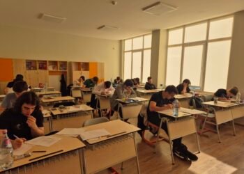 Петър Петров от МГ „Д-р Петър Берон“ във Варна в отбора, които ще представя страната ни на IX Европейската олимпиада по физика