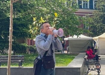 Отчаян баща от Варна продължава през сълзи да търси отговор от институциите: Защо над 470 дни не съм виждал детето си, къде сте вие?