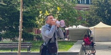 Отчаян баща от Варна продължава през сълзи да търси отговор от институциите: Защо над 470 дни не съм виждал детето си, къде сте вие?