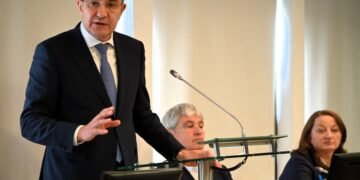 Борислав Гуцанов: Не се предвижда отнемане или ограничаване на вече придобити права на пенсионери