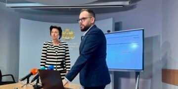 Над 50 000 зрелостници на матура по БЕЛ днес, изтеглиха вариант 4 за изпита