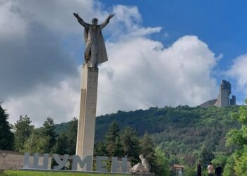 Изникна нов надпис на Шумен, кметът разбрал последен за поръчката на буквите