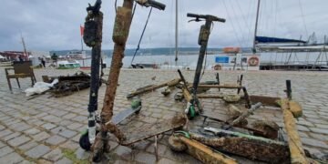 Екоакция във Варна: От автомобилни гуми и тротинетки до хладилници и перални в морето