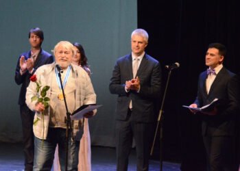 Писателят Коста Радев грабна голямата награда “Варна”!