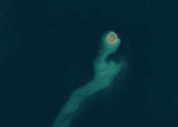 „Призрачен“ остров изплува от Каспийско море – и отново ще изчезне (СНИМКИ)