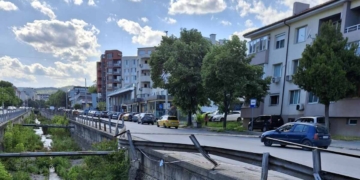 Близо месец след пътния пирует над река “Поройна” в Шумен, мантинелата напомня за инцидента и безхаберието на институциите