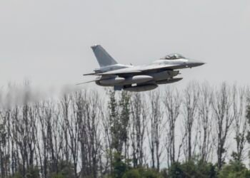 Вторият български самолет F-16 Block 70 пристигна в България