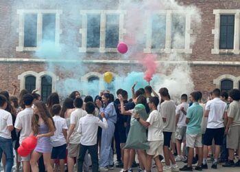 Тържествено и трогателно варненските училища изпратиха своите седмокласници! СайтЪТ пожелава успех и сбъднати мечти на всички! (ВИДЕО)