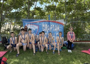 Най-малките ватерполисти на КПС Спартак Варна с гордост представиха клуба в плувното състезание „Здравей, лято“