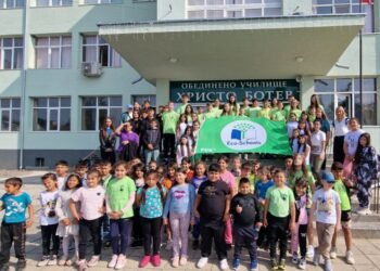 ОбУ “Христо Ботев” – Цонево получи престижния “Зелен флаг” за принос към екологичното образование