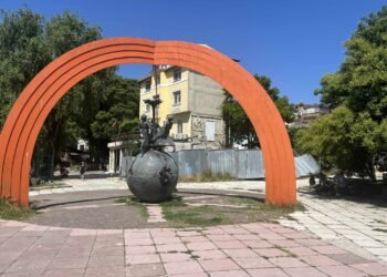 Култово място в центъра на Варна тъне в разруха