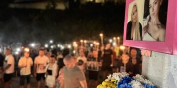 Стотици шуменци на факелно шествие в памет на Йоана, Рая и Присиян