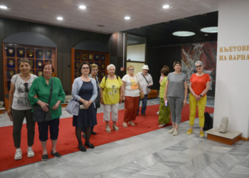 Кметът Благомир Коцев награди отличените в конкурса на Община Варна „Най-красиво поддържана градинка“